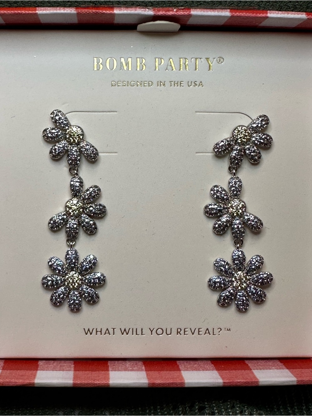 Bomb Party Market Fresh "Dripping Daisies" RBP6091A on Rhodium